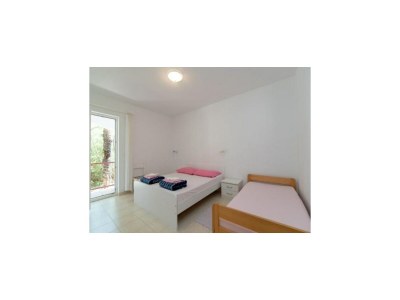Apartment Apartments Boguvila - Two-Bedroom Basic Apartment with Terrace (A1) - (ST) - Features photo 10