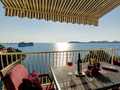 Apartment Indy's Beach Apartments -Two Bedroom Apartment with Balcony and Sea View - Outdoor photo 5