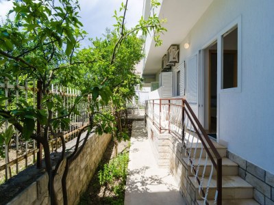 Apartment Apartments & Rooms Barišić - Standard Studio Apartment with Balcony and Garden View (G1-6) in Kupari - Apartment