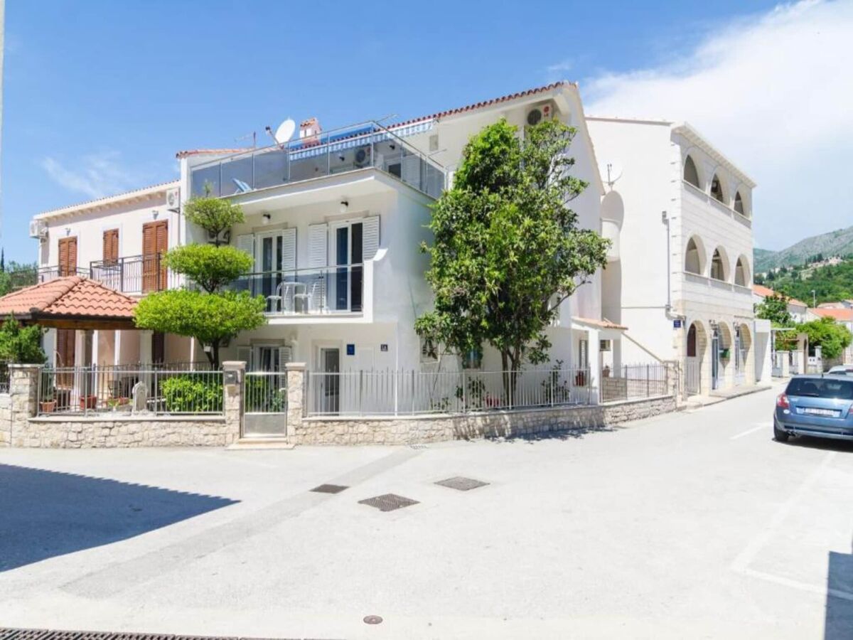 Apartment Apartments & Rooms Barišić - Studio Apartment with Balcony and Garden View (First Floor)-APT 9