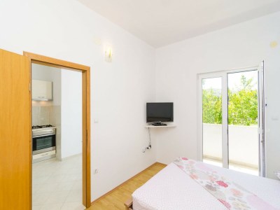 Apartment Apartments & Rooms Barišić - Studio Apartment with Balcony and Garden View (First Floor)-APT 9 - Outdoor photo 18