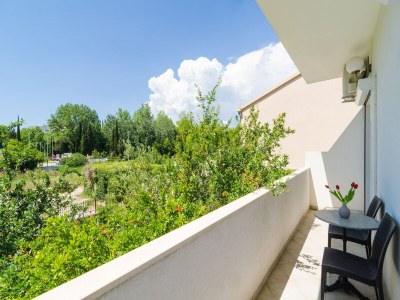 Apartment Apartments & Rooms Barišić - Studio Apartment with Balcony and Garden View (Second Floor)-APT 13 - Outdoor photo 3