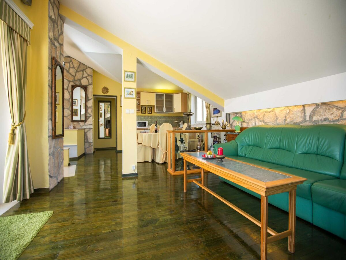 Holiday house 5 bedroom holiday home with balcony