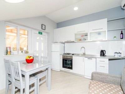 Apartment Apartments Donita - Standard Two Bedroom Apartment with Balcony and Sea View - Features photo 14