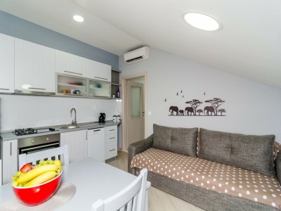 Apartment Apartments Donita - Standard Two Bedroom Apartment with Balcony and Sea View - Features photo 18