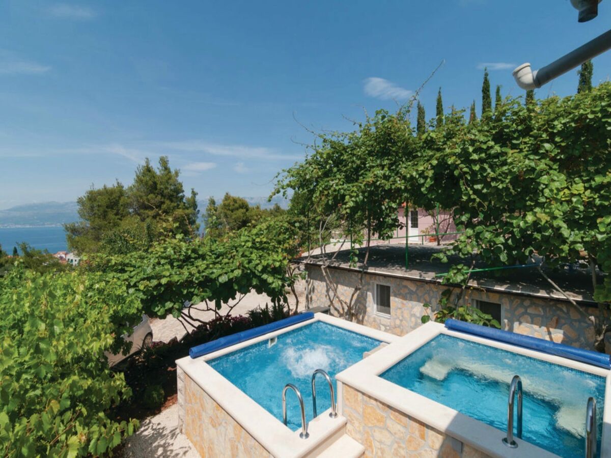 Holiday house Holiday Home Blossom - Four Bedroom Holiday Home with Outdoor Pool and Jacuzzi - (ST)