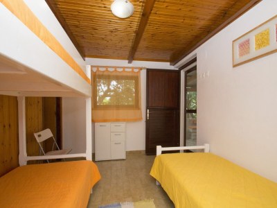 Holiday house Vacation House Planika - Two Bedroom Holiday Home with Terrace and Sea View - Features photo 17