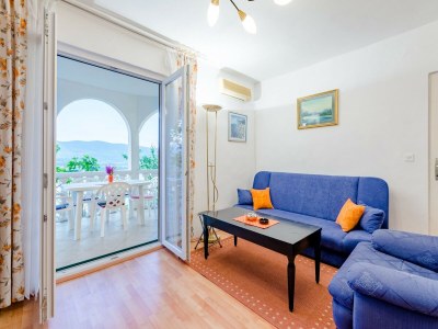 Apartment Apartment Sea Star - Three-Bedroom Apartment with Pool and Sea View - Features photo 5