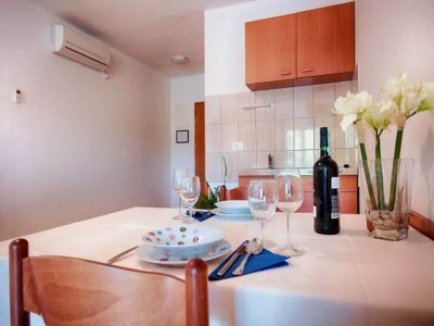 Apartment Apartments Bruna Lastovo-Comfort One Bedroom Apartment with Balcony and Sea View-Plavi - Features photo 3