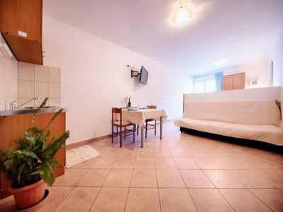 Apartment Apartments Bruna Lastovo-Comfort One Bedroom Apartment with Balcony and Sea View-Plavi - Features photo 4