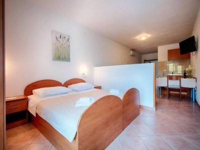 Apartment Apartments Bruna Lastovo-Comfort One Bedroom Apartment with Balcony and Sea View-Plavi - Features photo 5