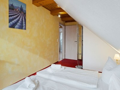 Apartment Attic Apartment with Garden Access - Features photo 10