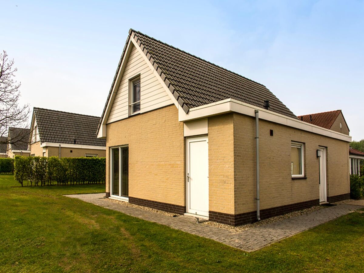 Holiday house Charming forest house surrounded by a garden
