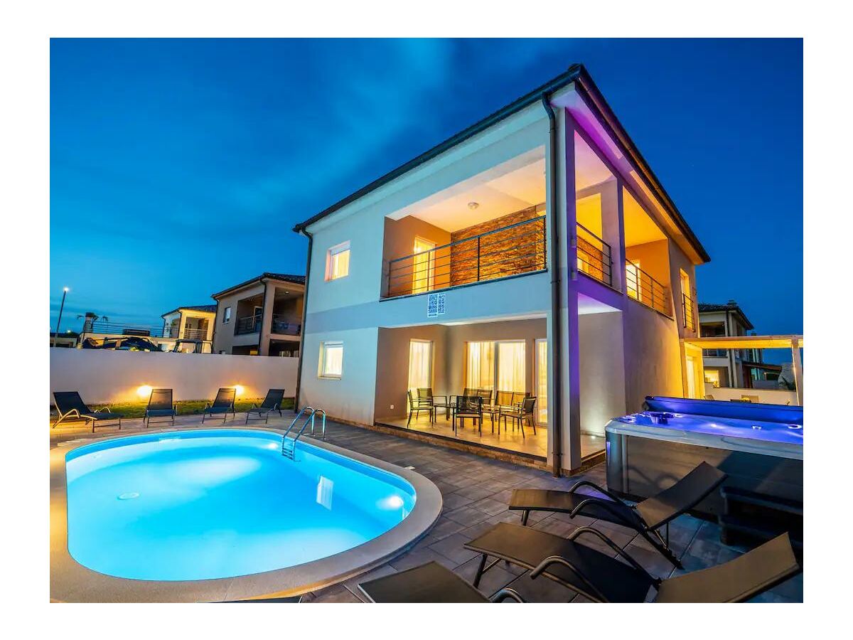 Villa Vodnjan with pool, whirpool, ...