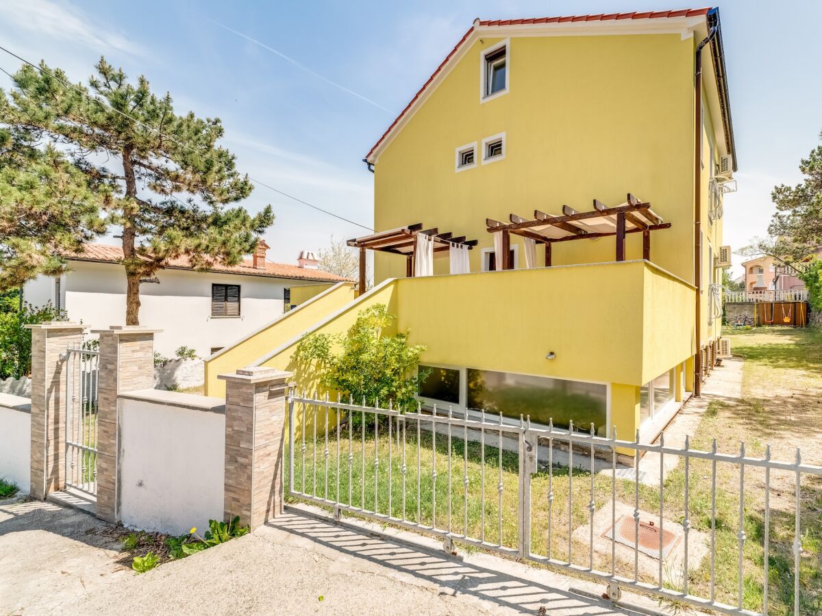 Apartment Two bedroom apartment with terrace Baška, Krk A-13907-c - Outdoor photo 4
