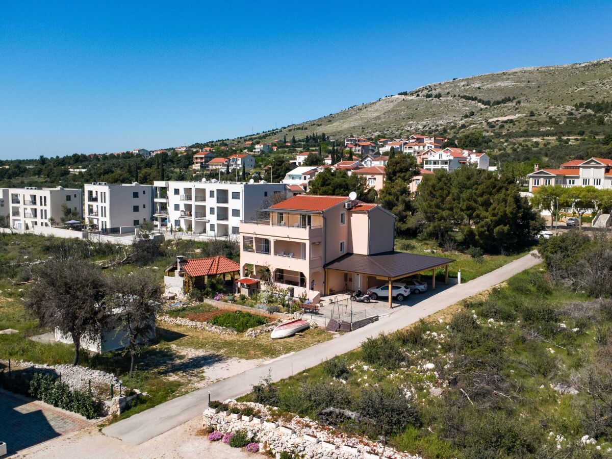 Apartment Two bedroom apartment with balcony and sea view Grebaštica, Šibenik A-24046-a - Outdoor photo 5