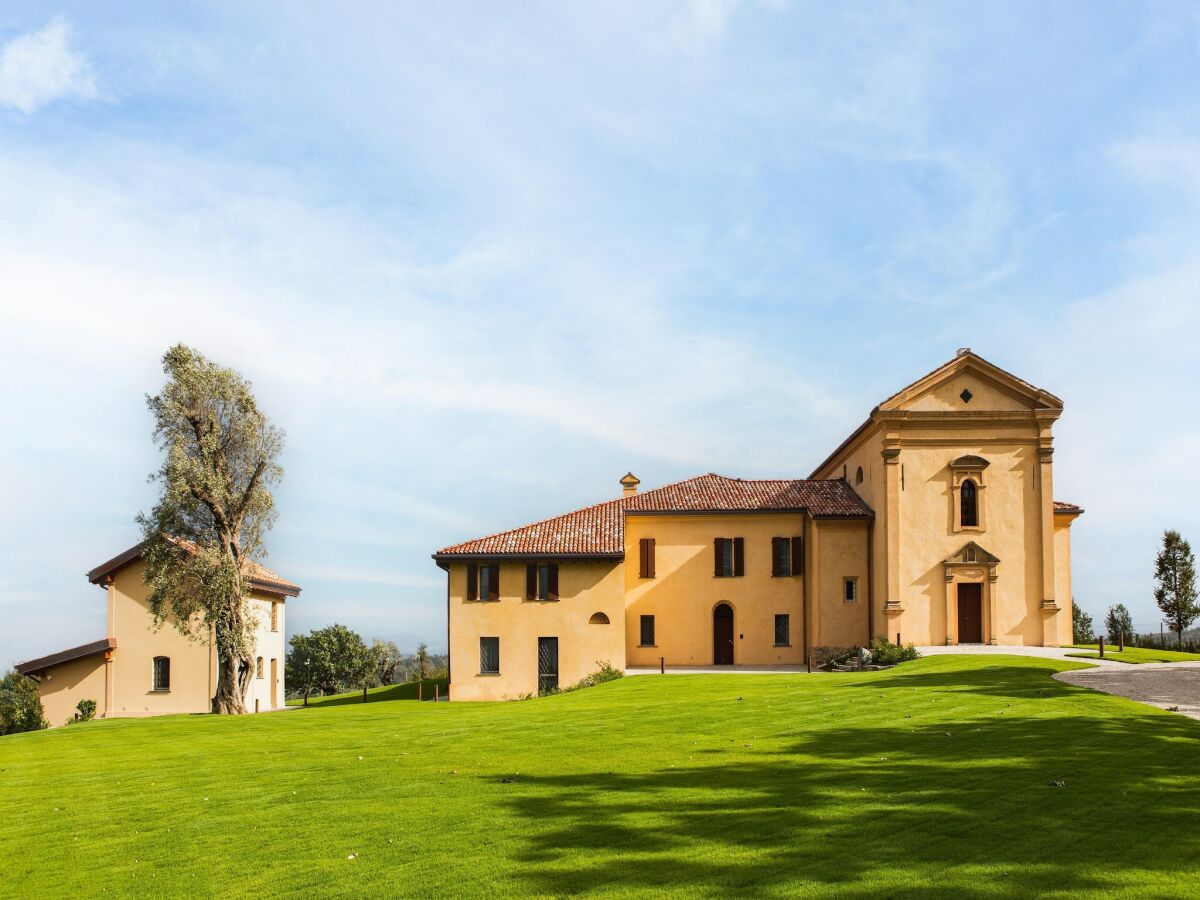 Holiday house Villa in Italy with Infinity Pool & Spa