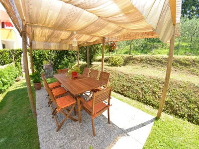 Apartment Holiday Home in Lucca with Pool & Garden - Outdoor photo 6