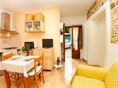 Apartment Holiday Home in Lucca with Pool & Garden - Features photo 27