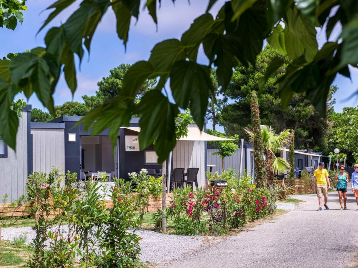 Holiday park 3-Bedroom Mobile Home in Vendres-Plage - Outdoor photo 3