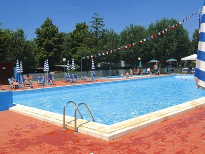caravan Mobile Home in Sarazena in einem Ferienpark - Outdoor photo 8