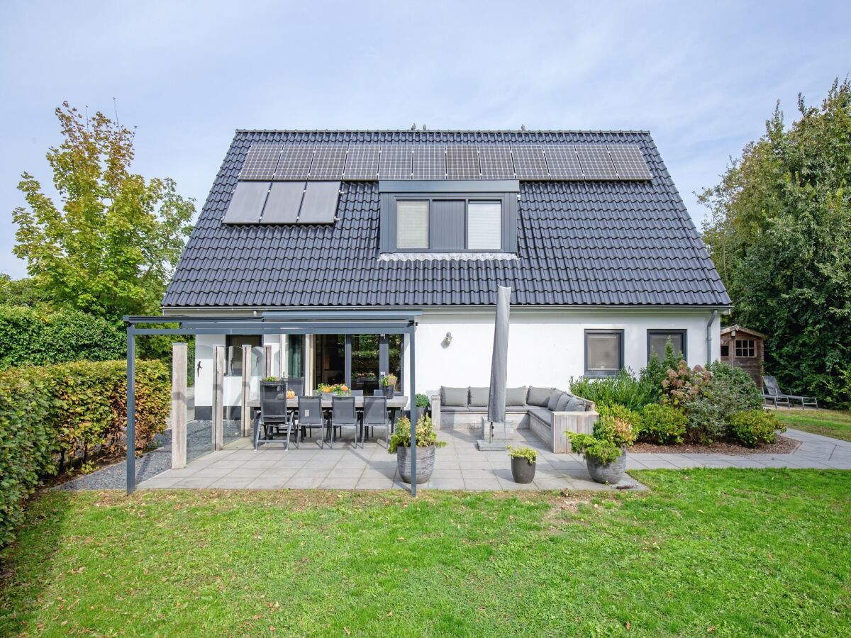 Holiday house Schöne Villa am Waldrand - Outdoor photo 4