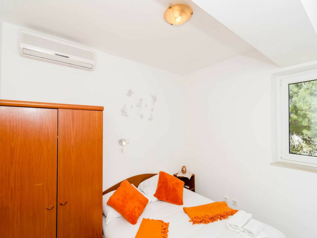Apartment Guest House Daniela - Double Room with Private External Bathroom and Patio - SOBA 3