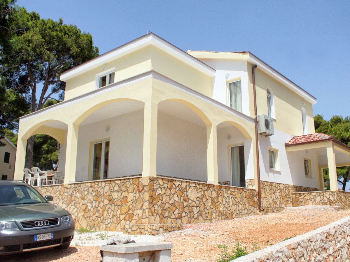Holiday room near beach Rogoznica S-3097-b