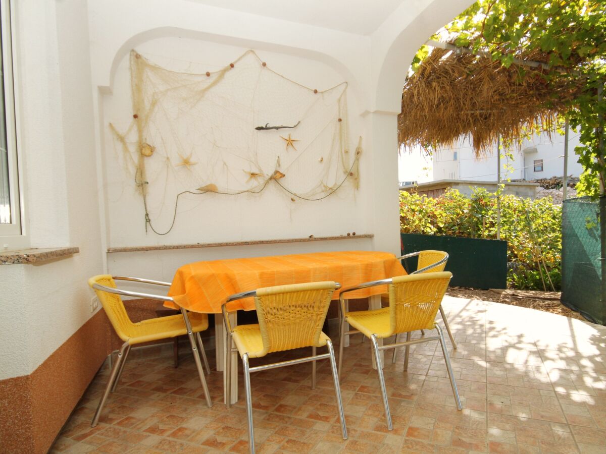 Apartment One bedroom apartment near beach Kustići, Pag A-9360-e