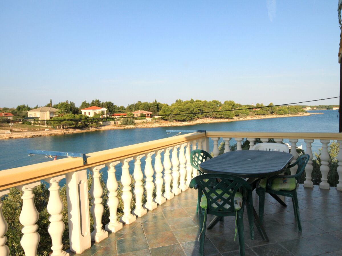 Apartment Two bedroom apartment near beach Ugljan A-846-b