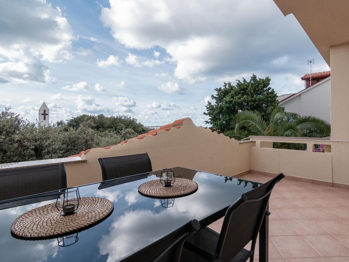 Apartment Two bedroom apartment with terrace and sea view Mandre, Pag A-18748-d