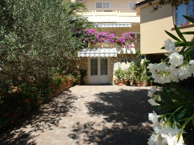 Apartment Two bedroom apartment with terrace and sea view Mandre, Pag A-18748-d - Outdoor photo 8