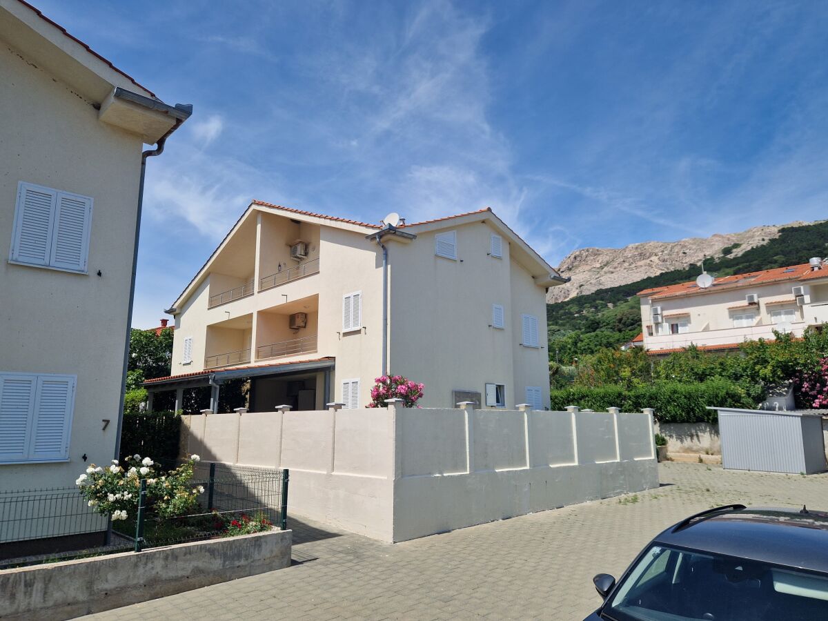 Apartment Two bedroom apartment with balcony Baška, Krk A-19206-a