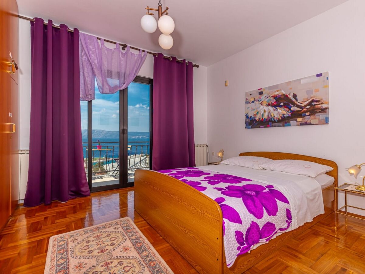 Apartment Three bedroom apartment with balcony and sea view Novi Vinodolski A-22846-a