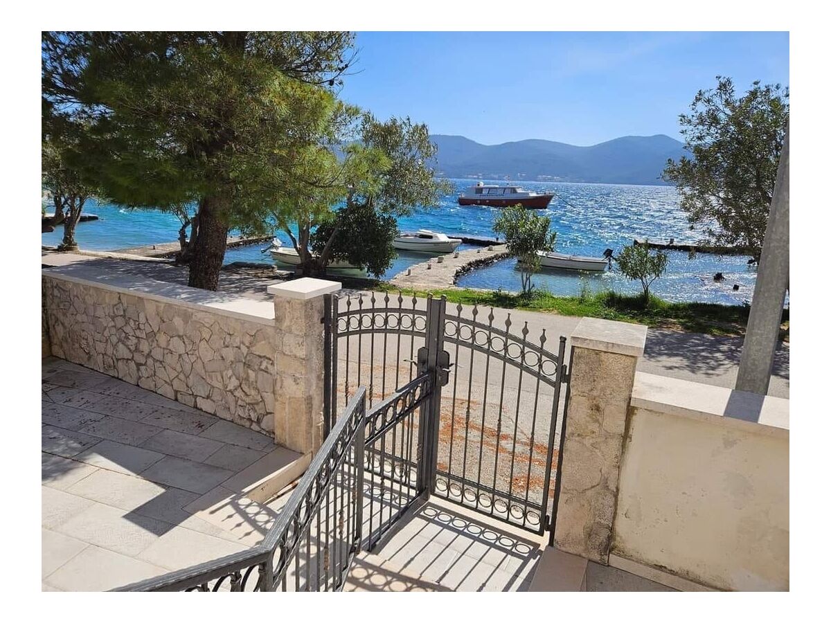 Apartment One bedroom apartment with terrace and sea view Viganj, Pelješac A-24522-d