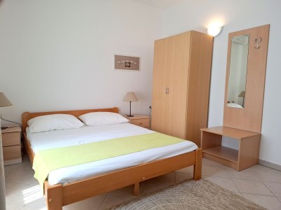 Apartment Two bedroom apartment with terrace Malinska, Krk A-25025-a - Outdoor photo 6