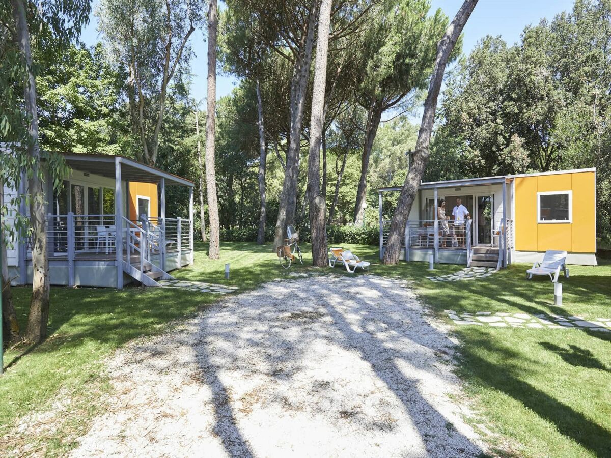 Holiday park Chalet in Baia Domizia with Private Beach - Outdoor photo 2