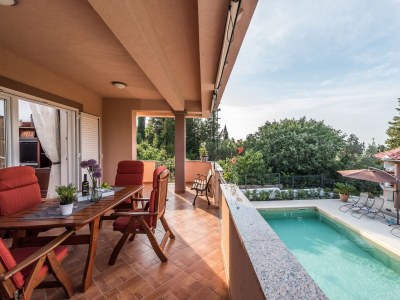 Apartment Two bedroom apartment with terrace Sutomišćica, Ugljan A-13872-b in Preko - Apartment
