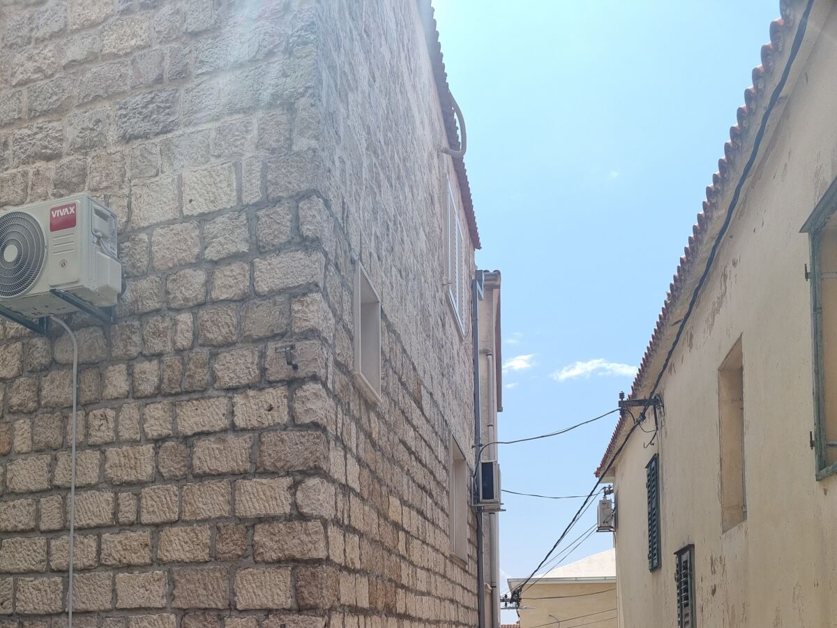 Apartment One bedroom apartment with air-conditioning Makarska A-21425-a - Outdoor photo 3