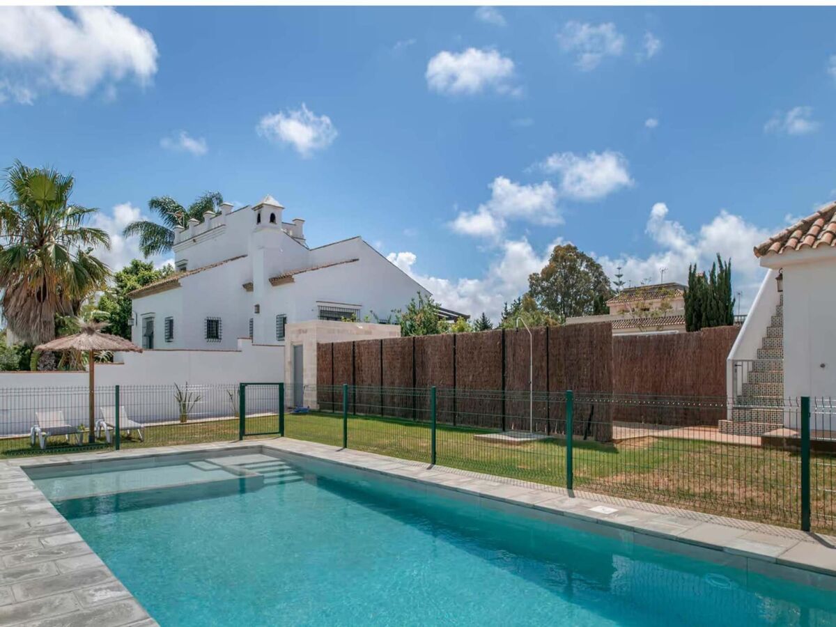 Apartment Family Stay in Conil with a swimming pool