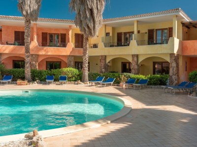 Holiday park Residence mit Gemeinschaftspool in Palau - Outdoor photo 9