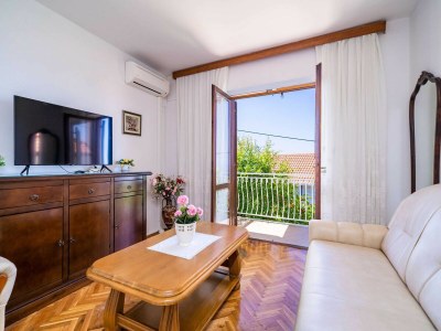 Apartment Apartments Stella - Three-Bedroom Apartment with Balcony and Terrace - Features photo 14