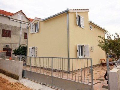 Apartment Two bedroom apartment with terrace Vinišće, Trogir A-10008-a - Outdoor photo 4
