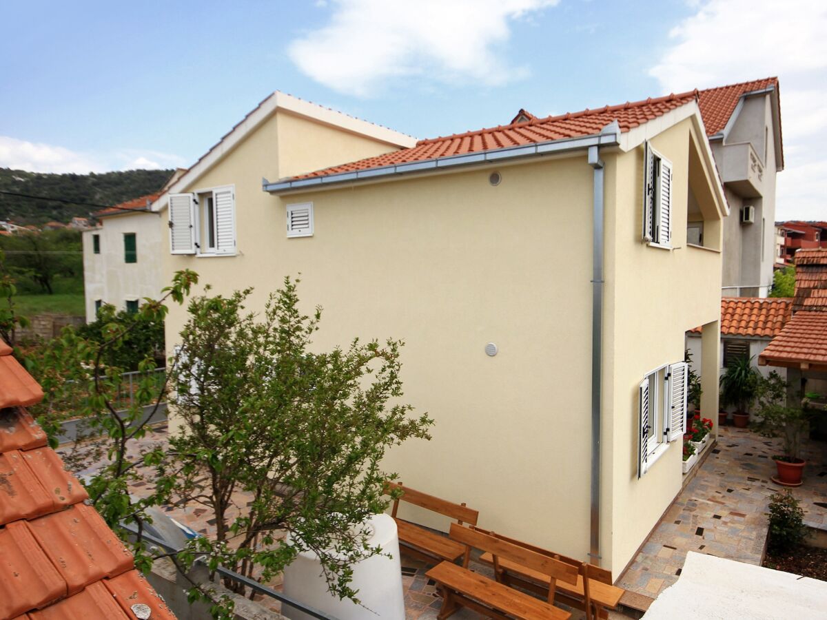 Apartment Two bedroom apartment with terrace Vinišće, Trogir A-10008-b - Outdoor photo 3