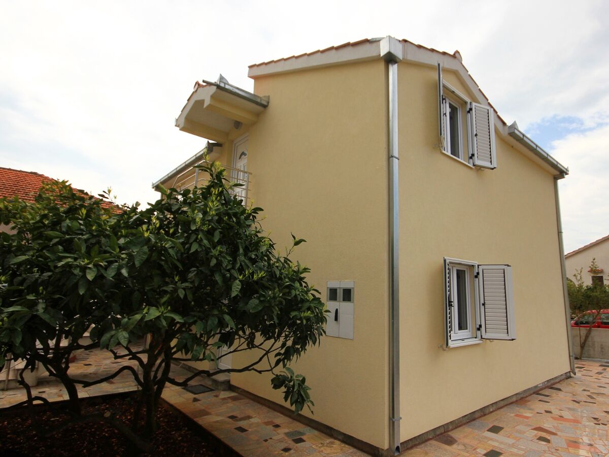 Apartment Two bedroom apartment with terrace Vinišće, Trogir A-10008-b - Outdoor photo 5