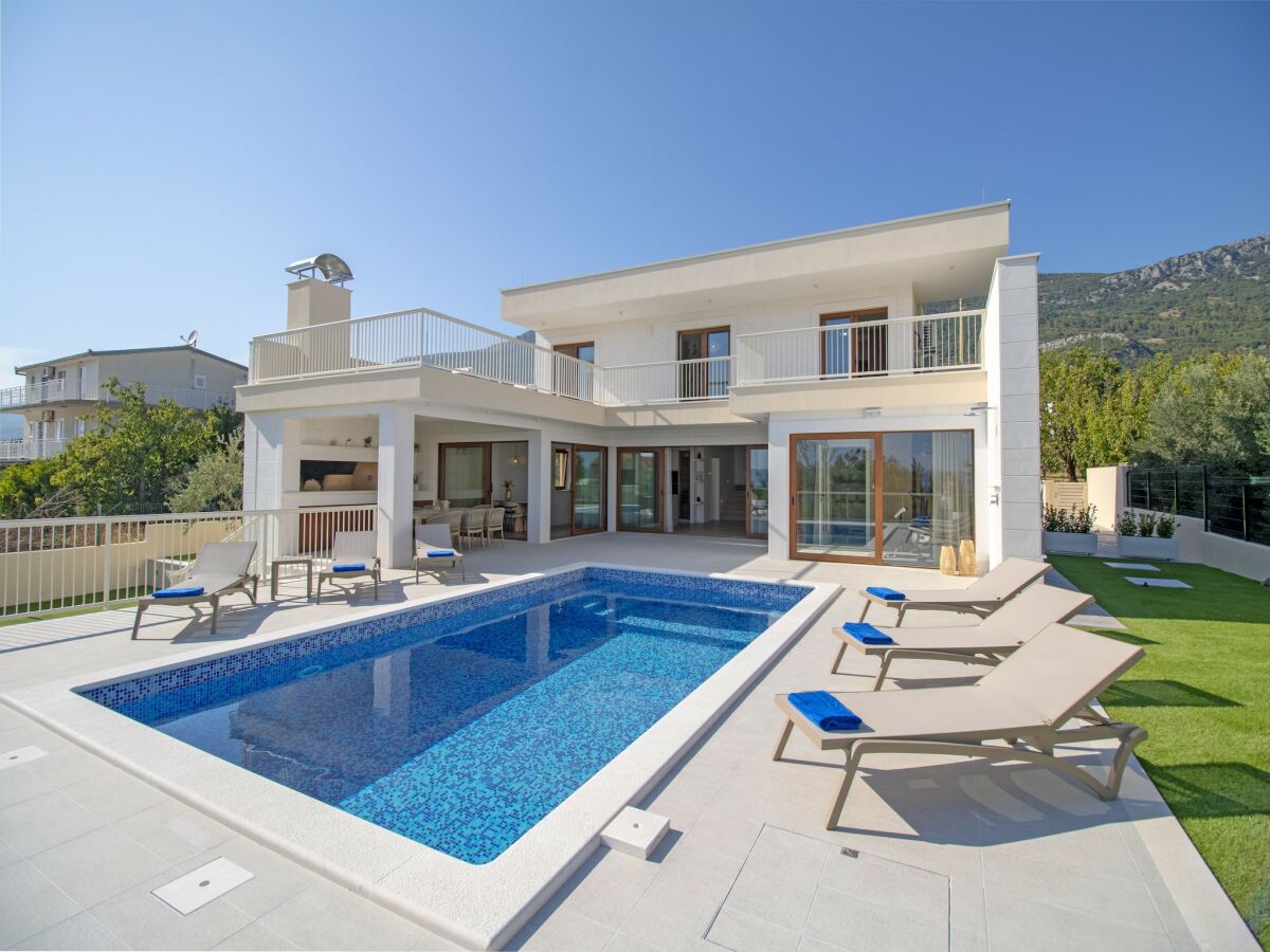 Villa Strandvilla mit Pool in der Nähe von Split