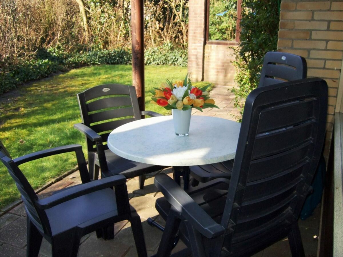Holiday house Appealing bungalow with large garden - Outdoor photo 3