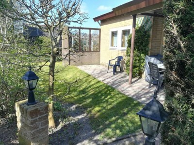 Holiday house Appealing bungalow with large garden - Outdoor photo 2