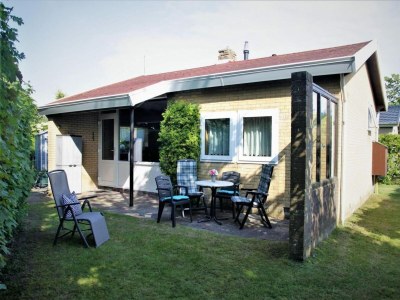 Holiday house Appealing bungalow with large garden - Outdoor photo 7