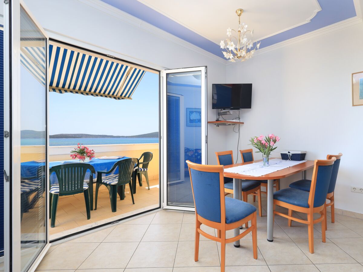 Apartment Two bedroom apartment near beach Brodarica, Šibenik A-15270-c
